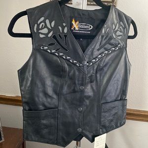 New Xelement Woman’s leather riding vest. Size S.